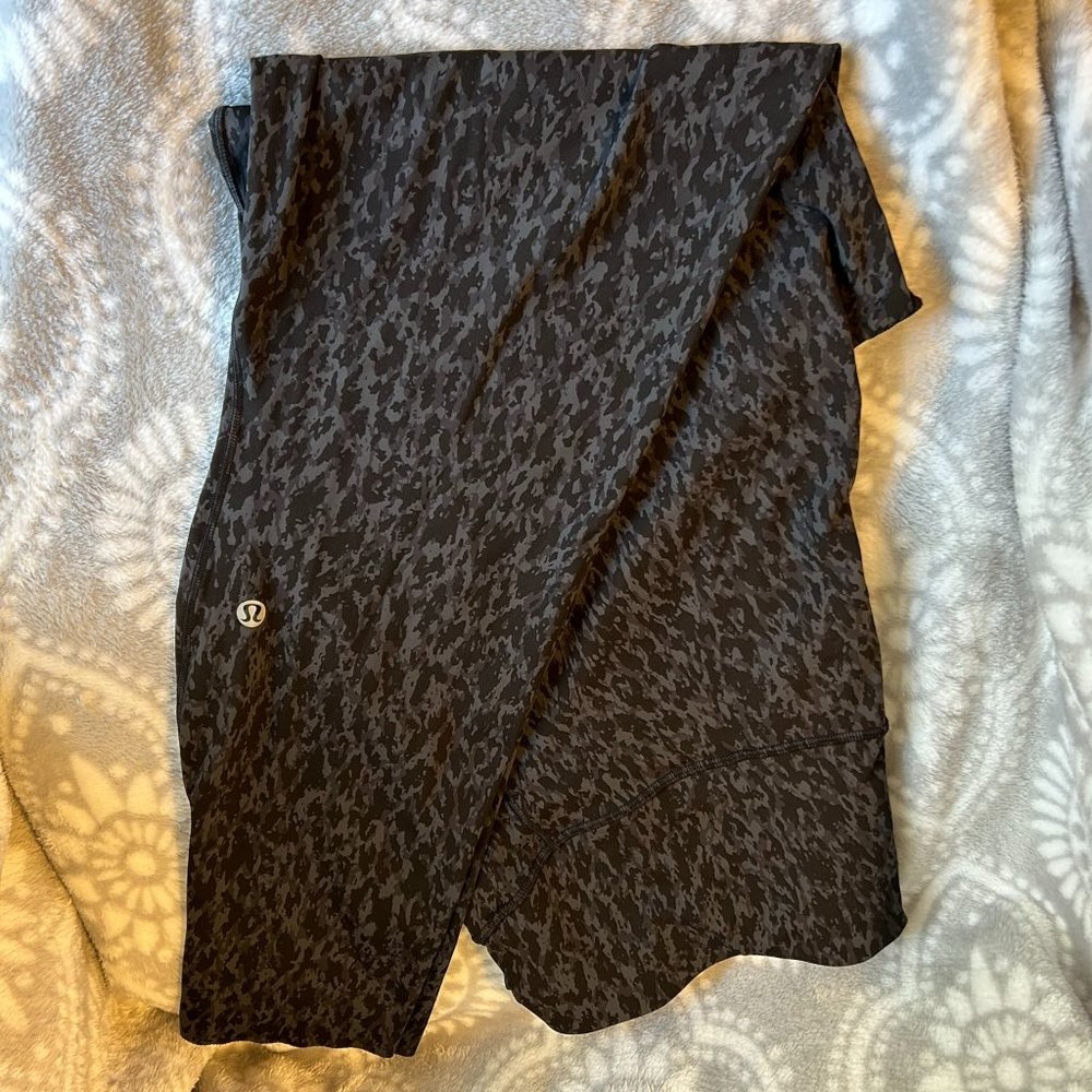 Lululemon Base Pace HR Running Tight 28" - Sz 18 - Leopard Camo Deep Coal Multi